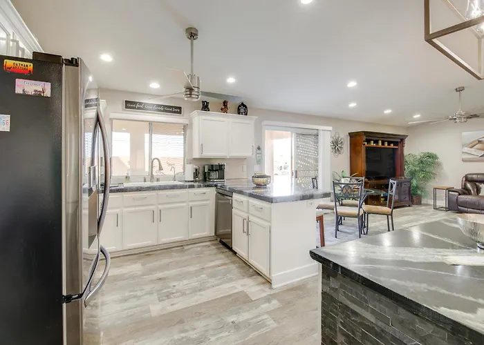4 Mi To The Lake! Havasu W/ Heated Pool Casa vacanze Lake Havasu City